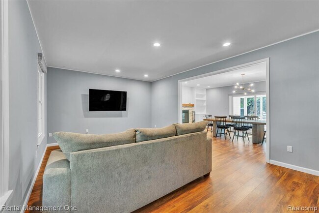 Building Photo - 3015 High Pointe Ct