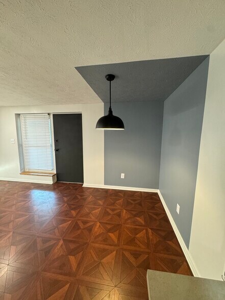 Building Photo - 120 S 38th Ave