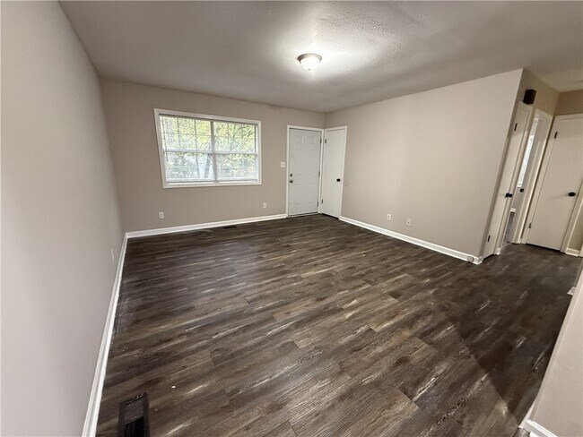 Building Photo - 107 Sycamore Ln