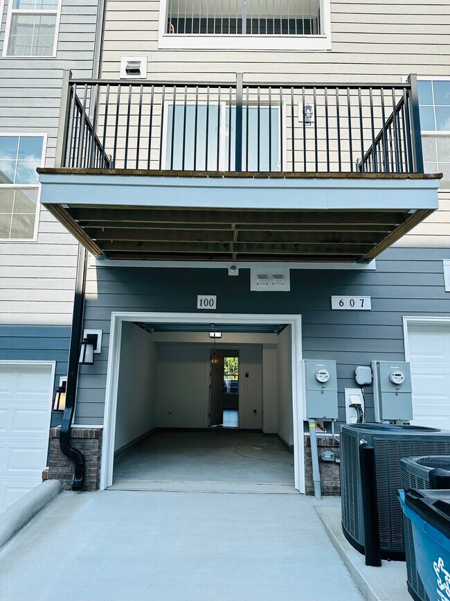Building Photo - 607 Mkt Grv Dr