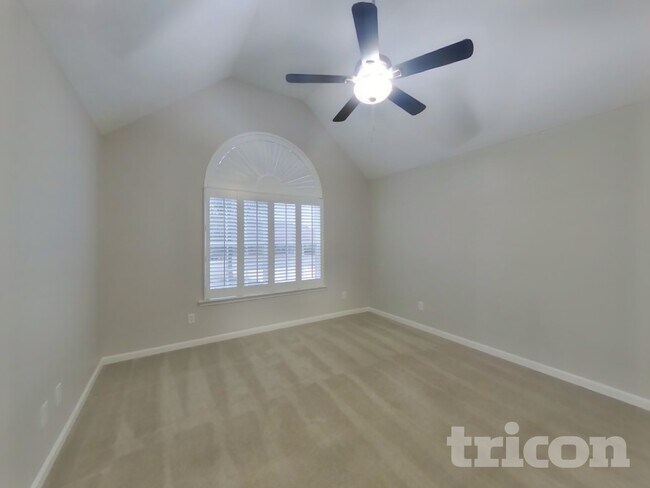 Building Photo - 2108 Montgomery Ln