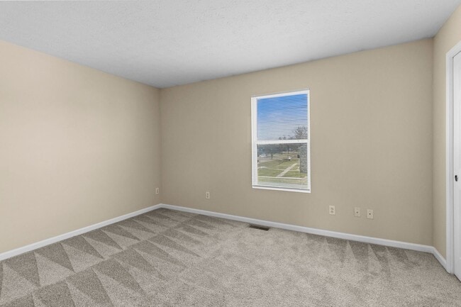 Building Photo - $1,650 FOR 6 MONTH LEASE!