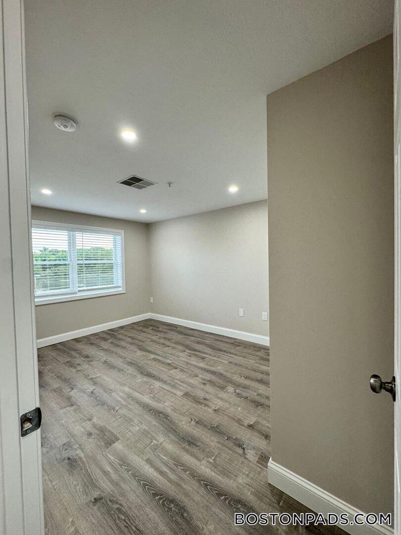 Building Photo - 21 Kenmar Dr