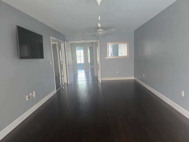 Building Photo - 802 King Neptune Ln