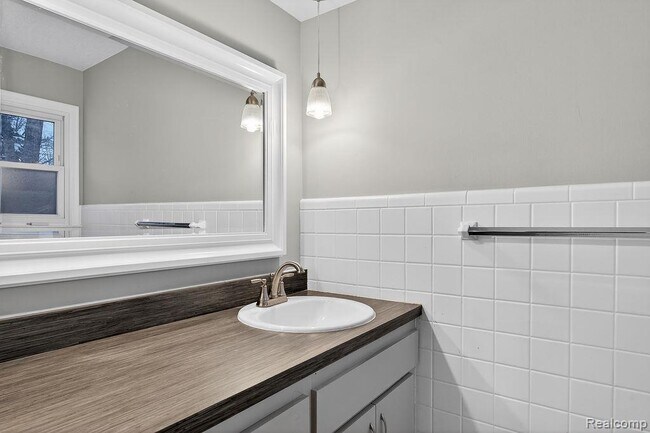 Building Photo - 126 Orchardale Dr