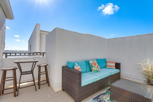 Building Photo - 2955 N Beach Rd