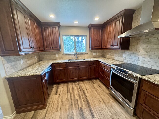 Building Photo - 34 Ridge Dr