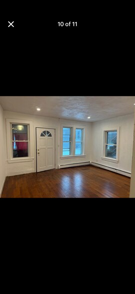 Building Photo - 49R Siren St