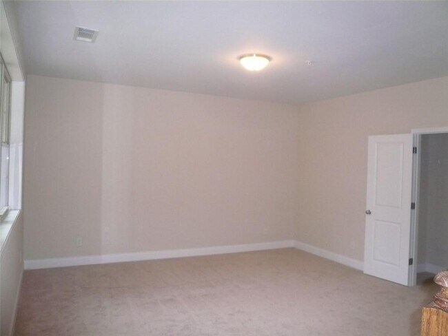 Building Photo - 2417 Tenor Ln