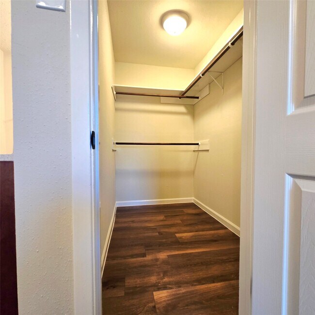 Building Photo - 3722 Westheimer Pl Dr