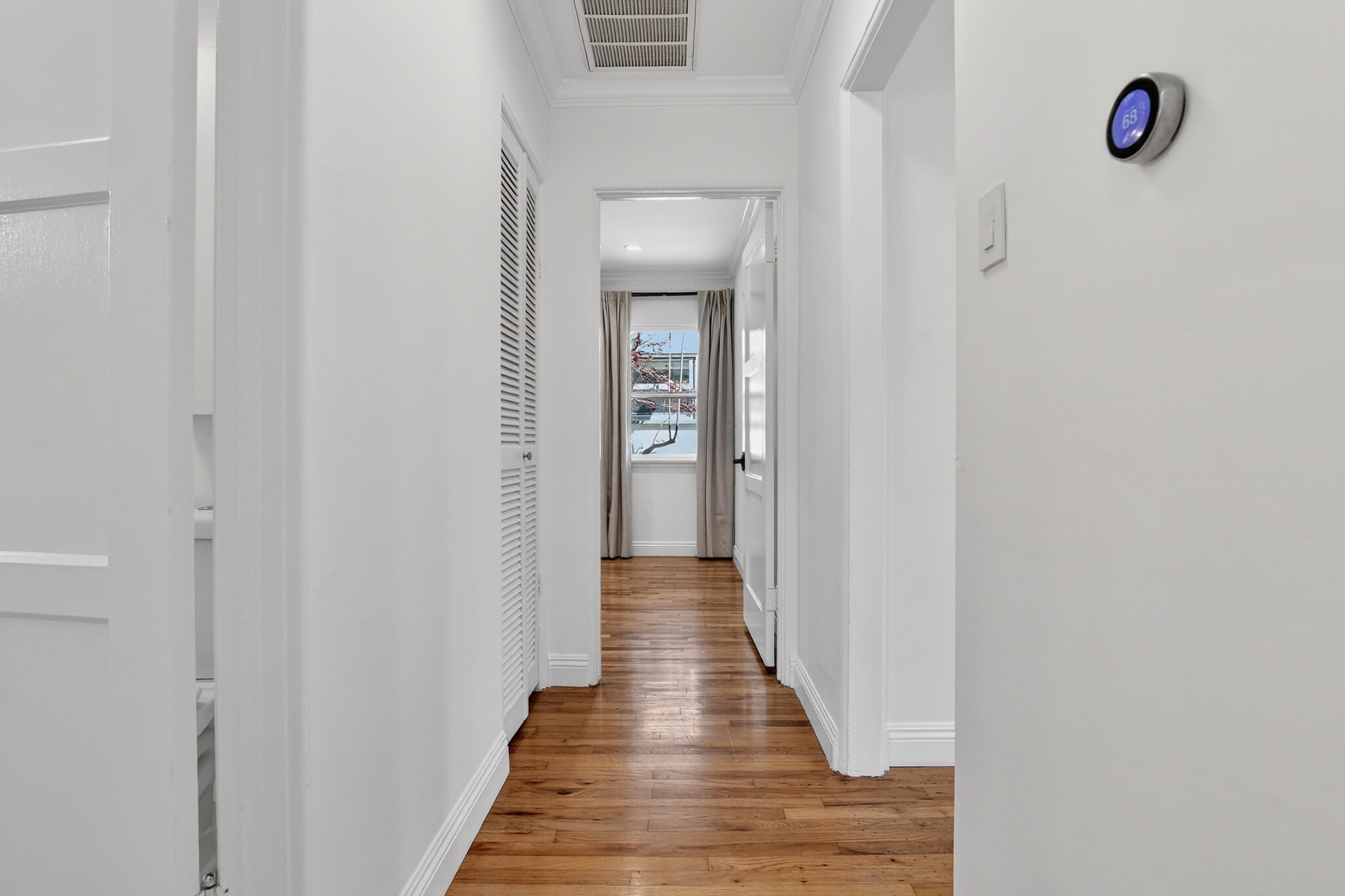 Hallway - 904 Victoria Ave