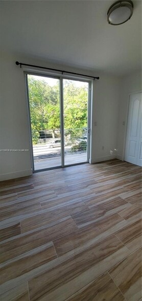 Building Photo - 3790 Oak Ave
