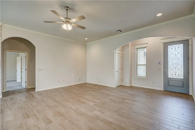 Building Photo - Charming 3-Bedroom Home with 3-Car Garage in Moore!