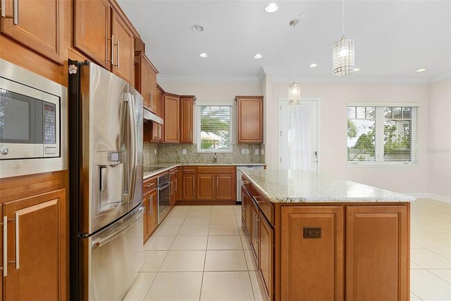 Building Photo - 13813 Benavente Ave