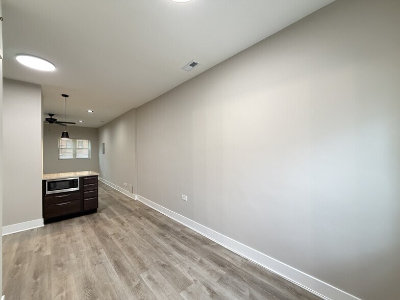 Building Photo - 4020 N Bell Ave