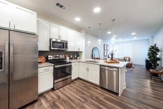 Building Photo - Luxury Living Made for You – All in One Pl...
