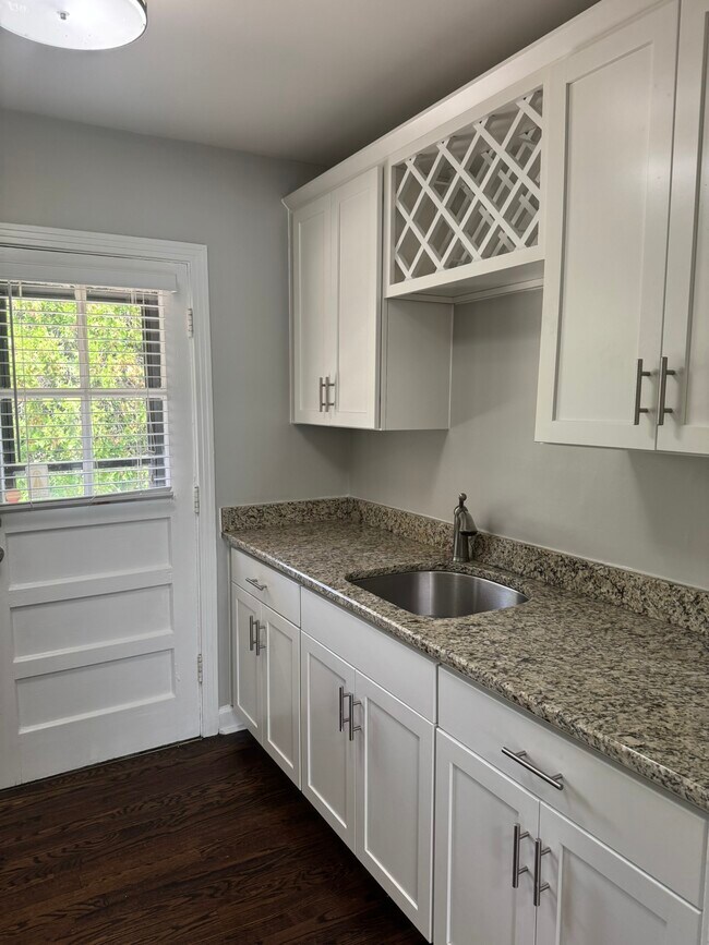 Building Photo - 5532 Kendall Dr