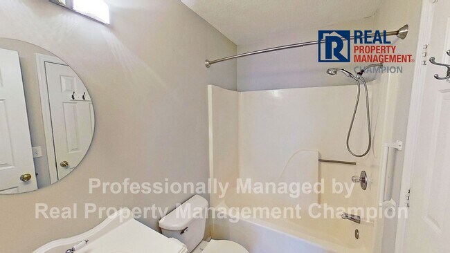 Building Photo - Spacious End Unit Townhome with Private Decks on Two Levels