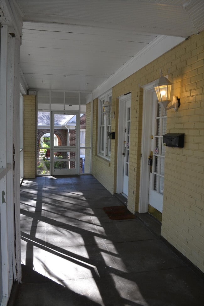 Building Photo - 149 S Bull St