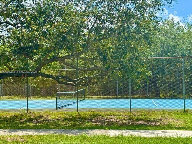 Building Photo - 2741 Taft St