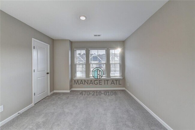 Building Photo - Beautiful 3 Bedroom Townhome in Buford Sch...