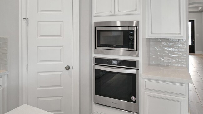 Building Photo - 16807 Hemlock Grove Dr