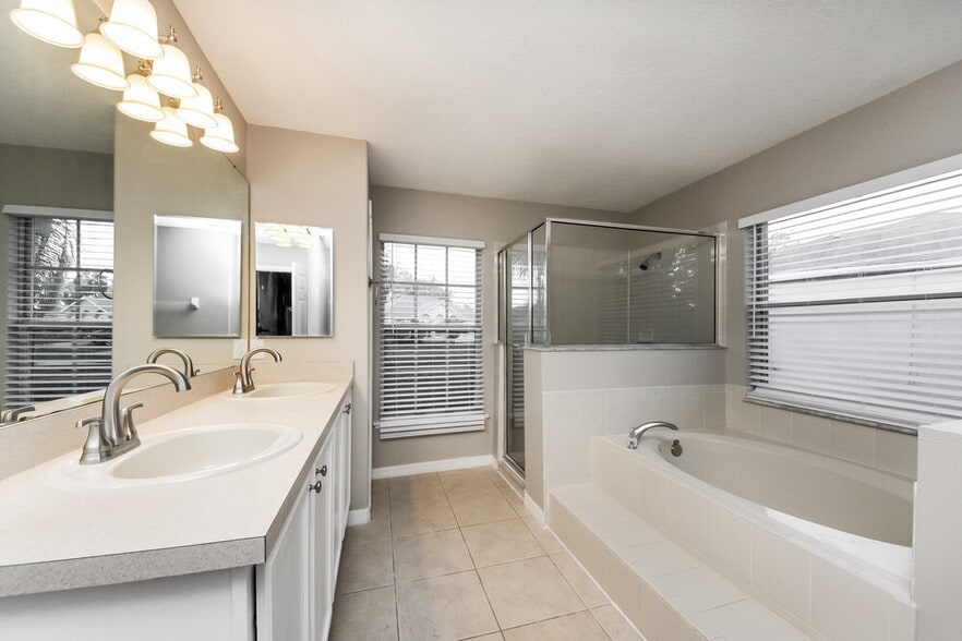 Building Photo - 859 Jarnac Dr