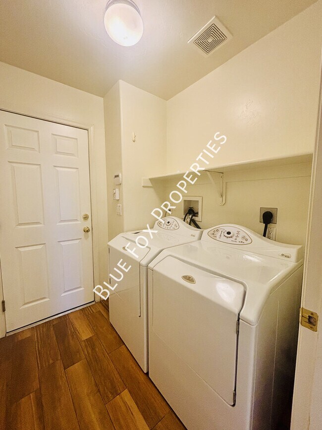 Building Photo - 10451 N Calle Verano Seco