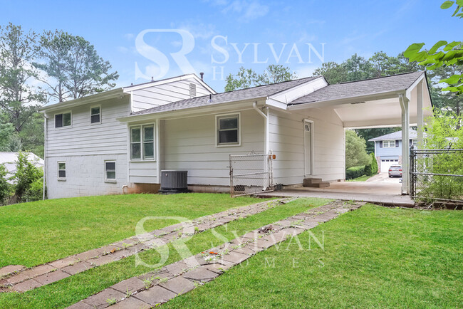 Building Photo - The living is easy in this 4 BR, 3 BA home