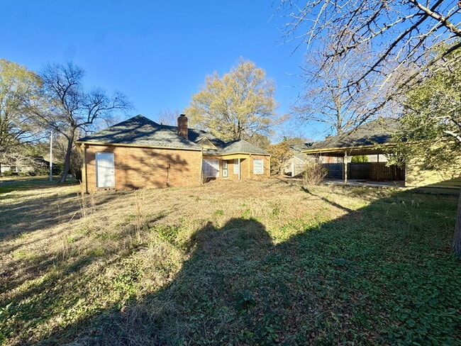 Building Photo - 6843 Amersham Dr