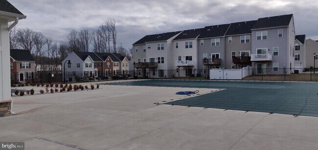 Building Photo - 710 River Crest Way