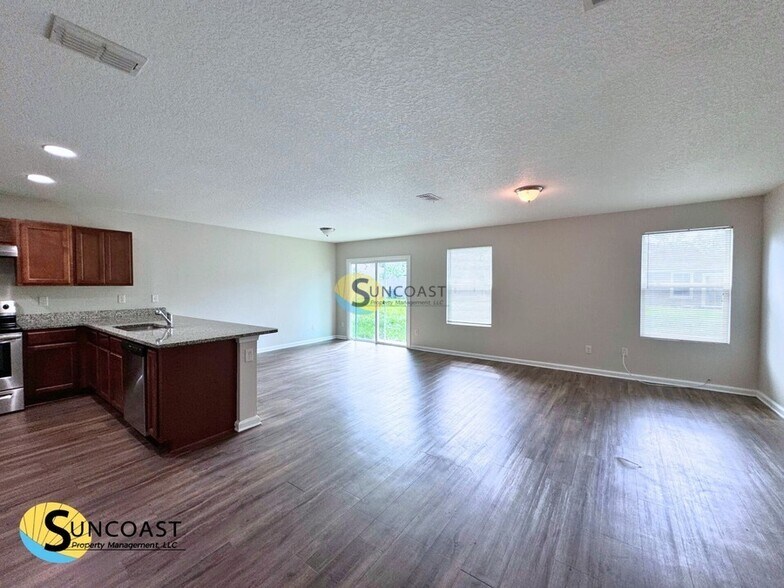 Building Photo - 8048 Hastings St