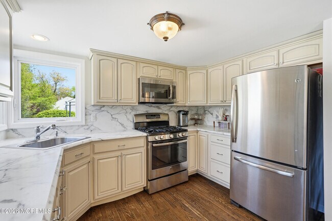 Building Photo - 4 Cheryl Dr