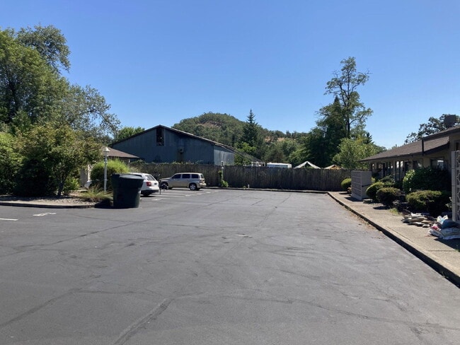 Building Photo - 861 NE Alameda Ave