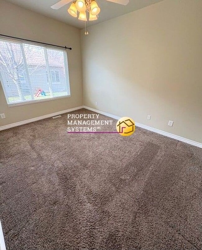 Building Photo - 3 Bedroom Townhome in Layton!