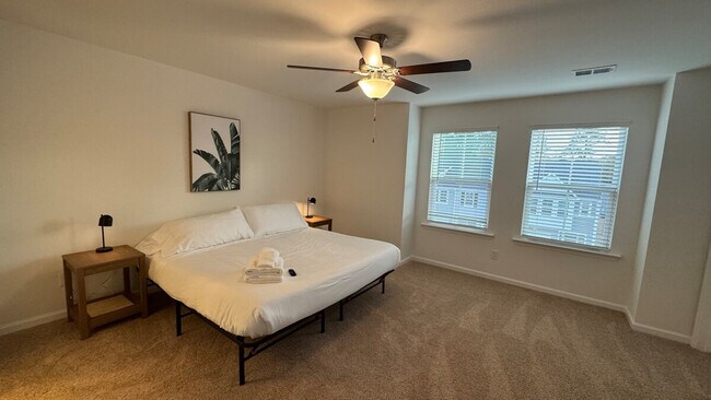 Building Photo - 157 Roxanne Dr