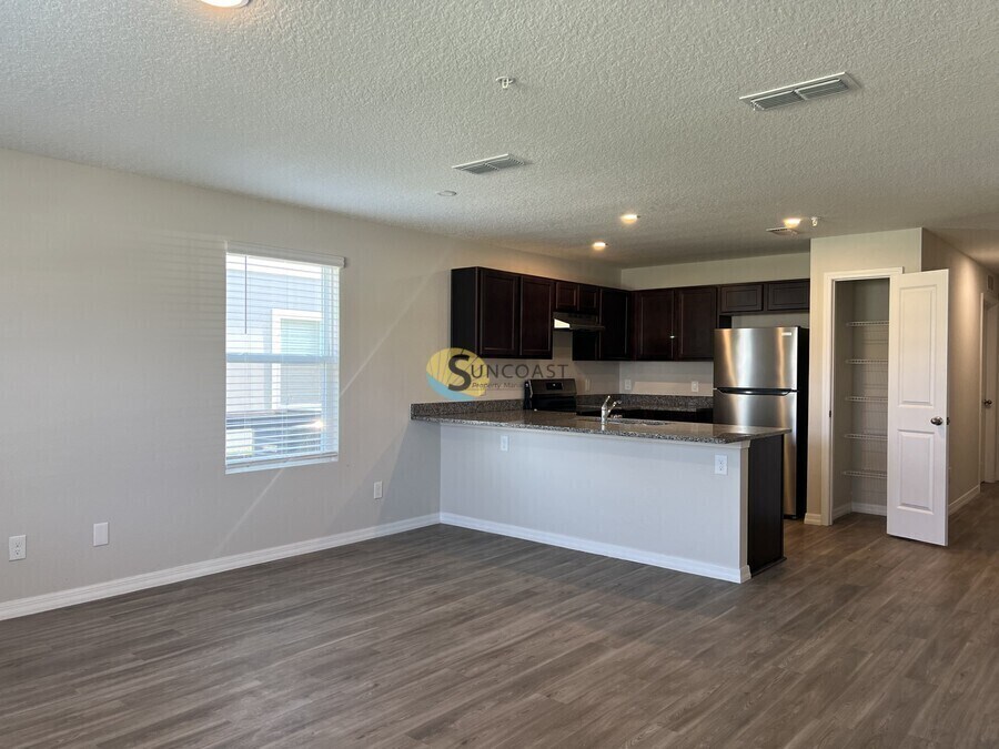Building Photo - 617 Century 21 Dr