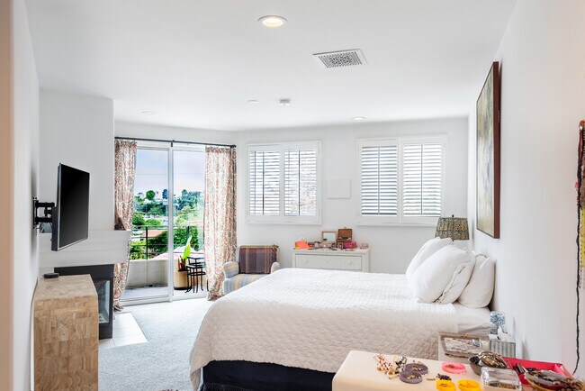 Building Photo - 15425 Antioch St