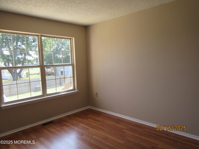 Building Photo - 29 Longbrook Ln