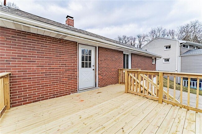 Building Photo - 613 Springdale Dr