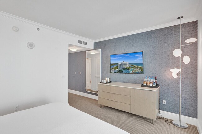Building Photo - 4401 Collins Ave