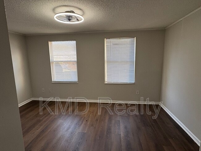 Building Photo - 9616 Vinca Cir