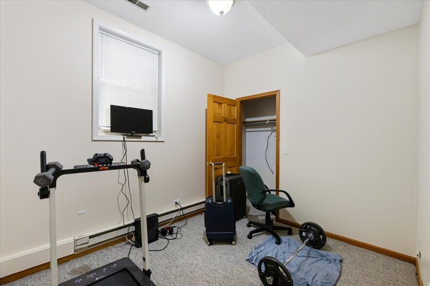 Building Photo - 2338 N Greenview Ave