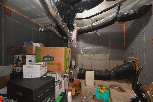 Building Photo - **EXECUTIVE HOME IN WILLIAMSON COUNTY WITH RARE WALK-OUT BASEMENT AND TONS OF STORAGE**