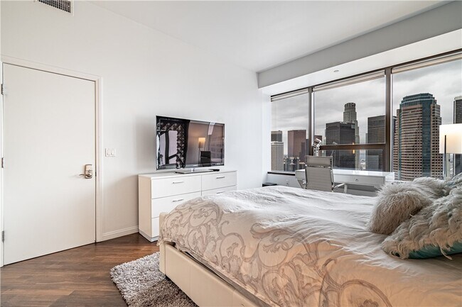 Building Photo - 1100 Wilshire Blvd