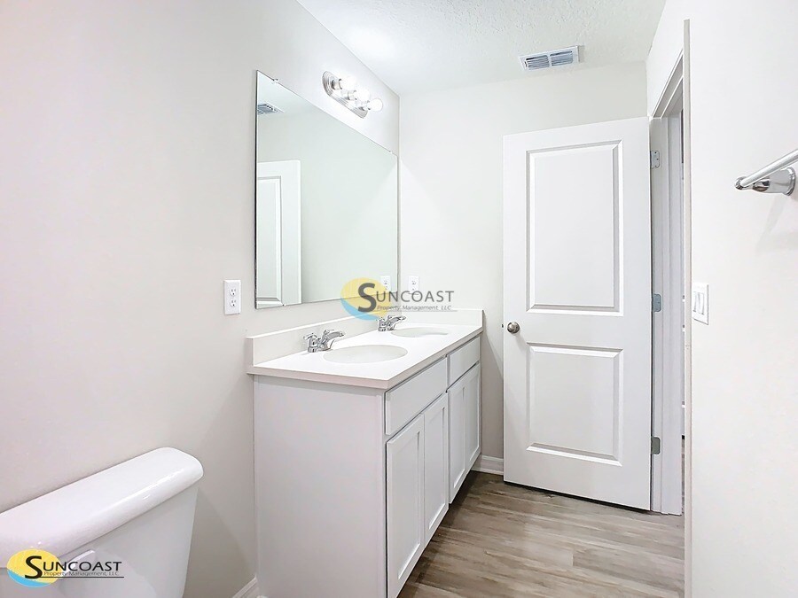 Building Photo - 3821 SW 43rd Ct