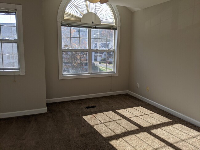 Building Photo - 130 Grande Meadow Way