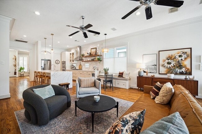 Building Photo - 417 Cortlandt St