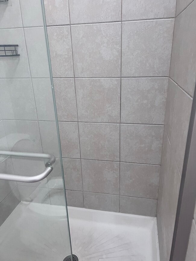 Building Photo - 20 W Hinsdale Ave