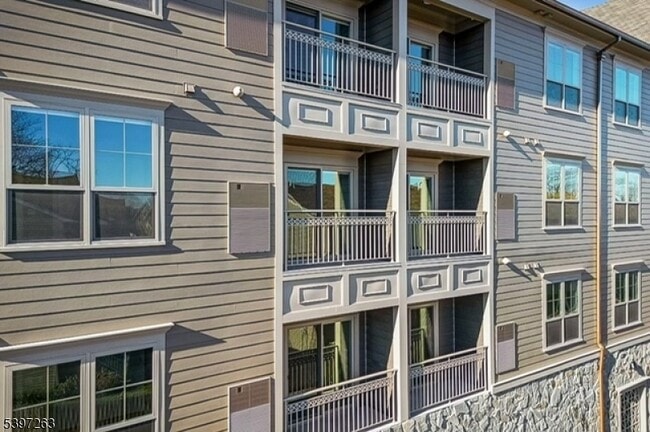 Building Photo - 106 Montgomery St